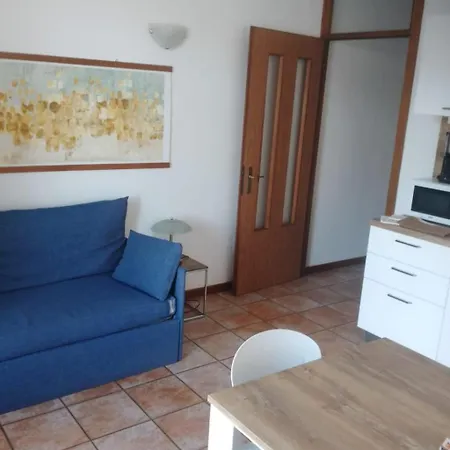 Zwei-zimmer-wohnung Mit Seeblick By Interhome *