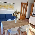 公寓 Zwei-zimmer-wohnung Mit Seeblick By Interhome 马尔切西内