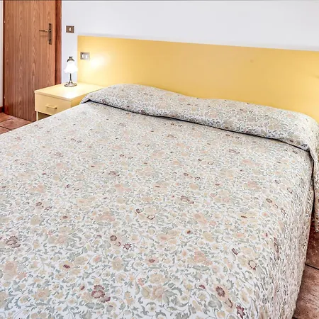 Appartement Zwei-zimmer-wohnung Mit Seeblick By Interhome